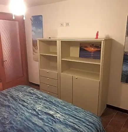 The Rocks A Stones Throw Away Apartmán